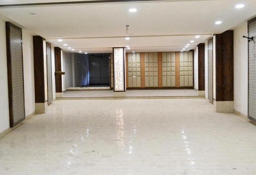 Hotel Oyo 81020 Royal Orbit