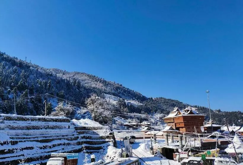 ホテル Snow View Sarahan