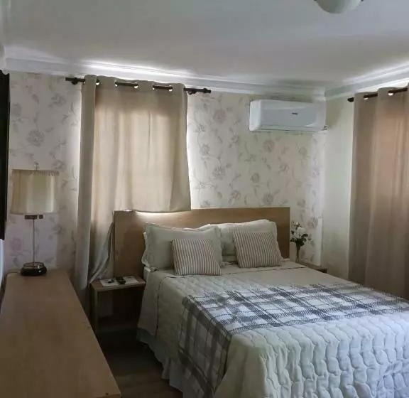 پانسیون Hostal Botanic Garden