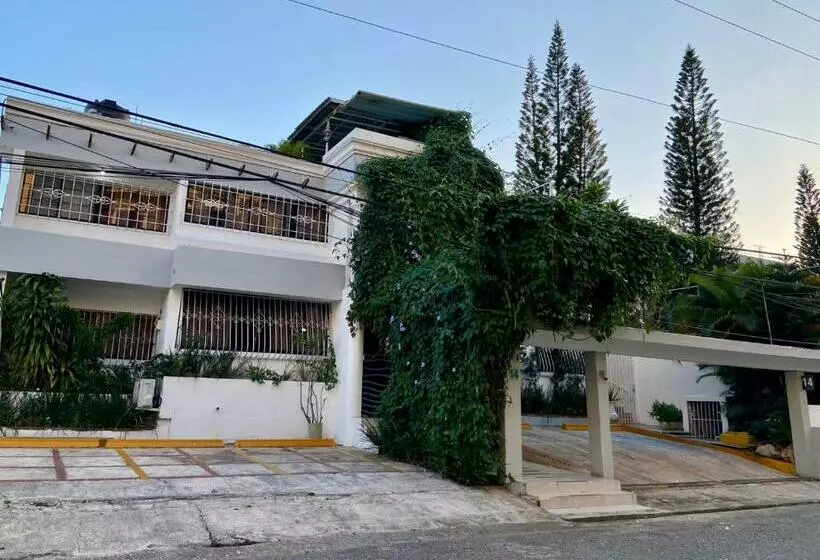 پانسیون Hostal Botanic Garden