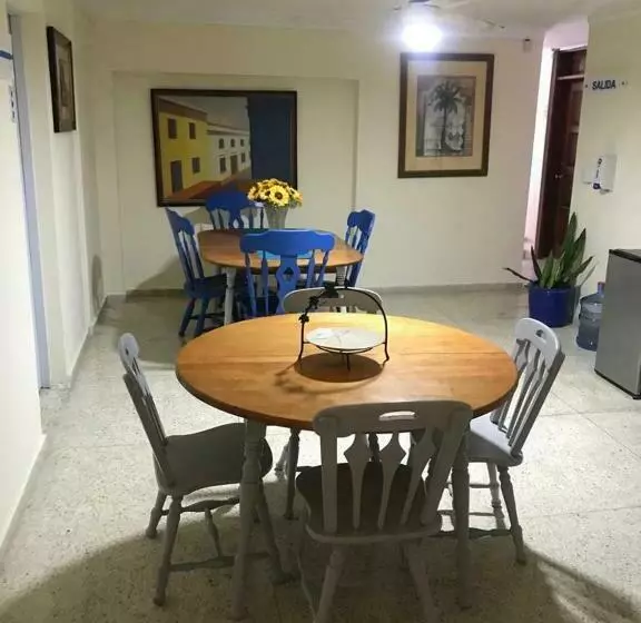 پانسیون Hostal Botanic Garden