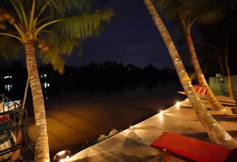 Majatalo River Inn   Fort