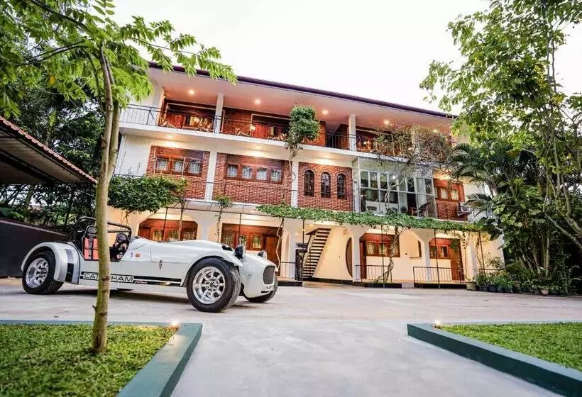 Majatalo River Inn   Fort