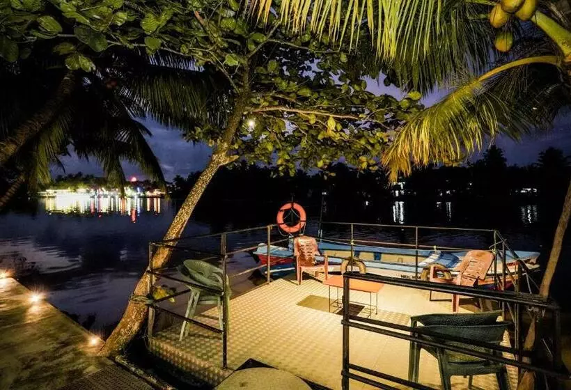 Majatalo River Inn   Fort