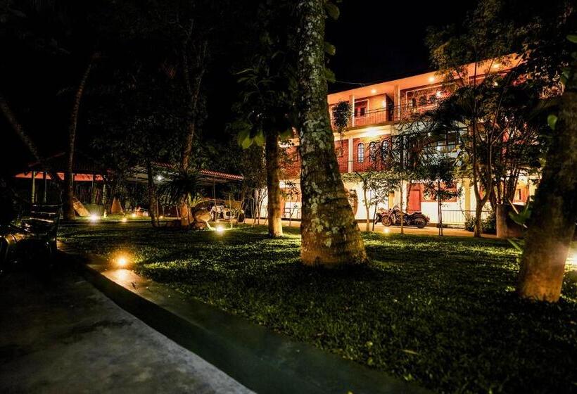 פנסיון River Inn   Fort