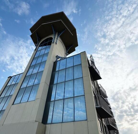 The Atlantis   Tower Apartments