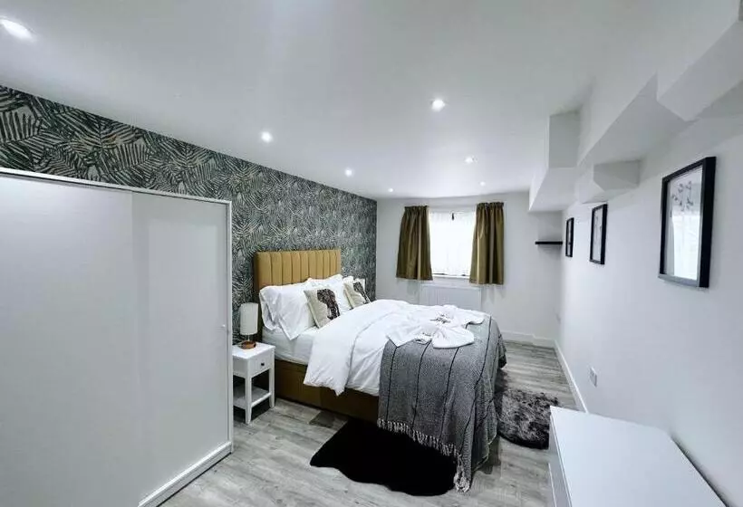 The Atlantis   Tower Apartments