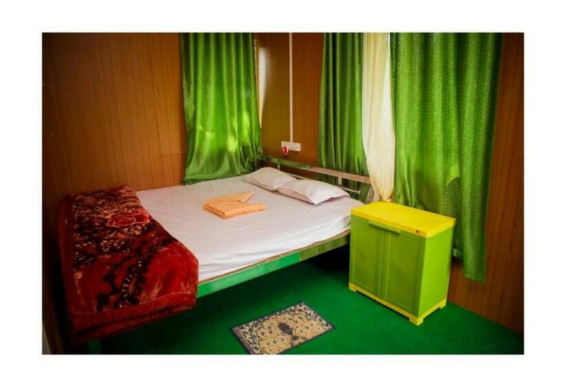 Hotell Aranyabas Homestay Chilapata