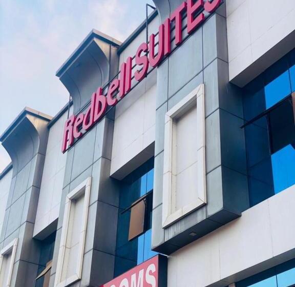 בית מלון כפרי Redbell Suites Calicut
