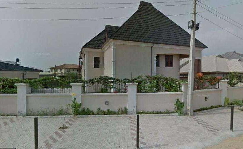 پانسیون De Lounge Inn