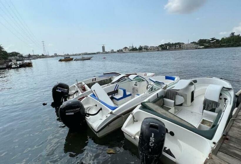 پانسیون De Lounge Inn