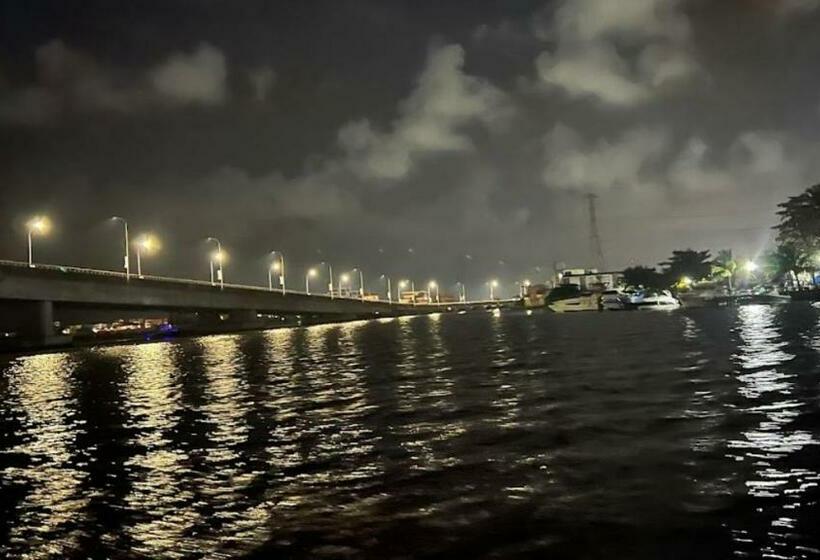 پانسیون De Lounge Inn