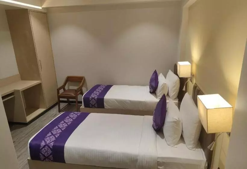 ホテル Purple Beds By Vits   Dwarkesh, Surat