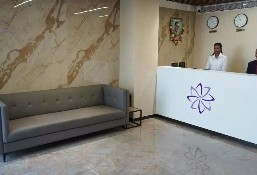 ホテル Purple Beds By Vits   Dwarkesh, Surat
