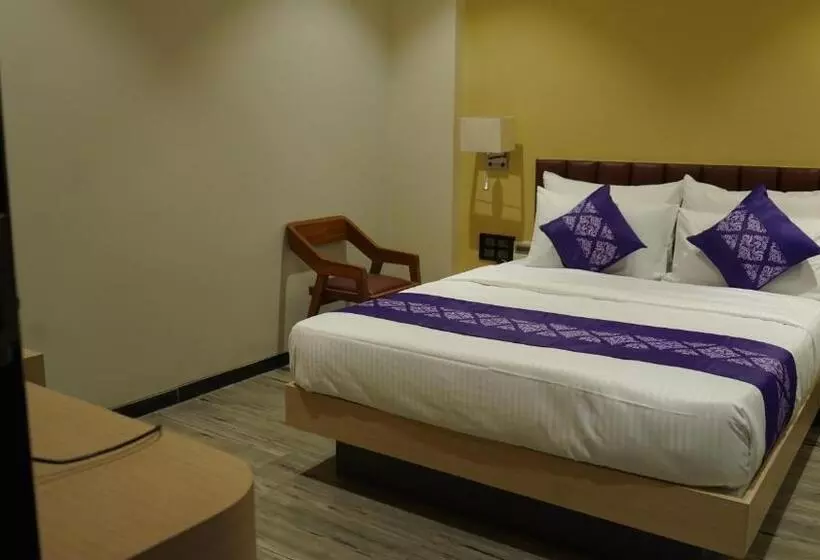 ホテル Purple Beds By Vits   Dwarkesh, Surat