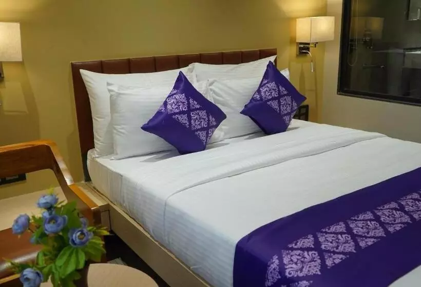 ホテル Purple Beds By Vits   Dwarkesh, Surat