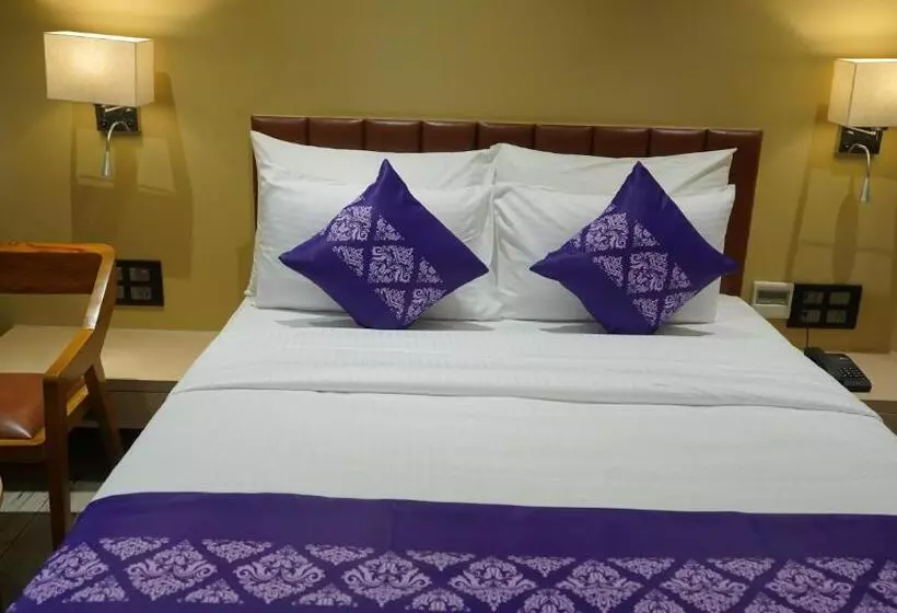 ホテル Purple Beds By Vits   Dwarkesh, Surat