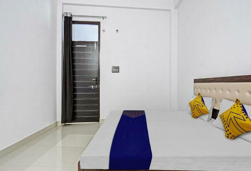 호텔 Spot On J S Residency