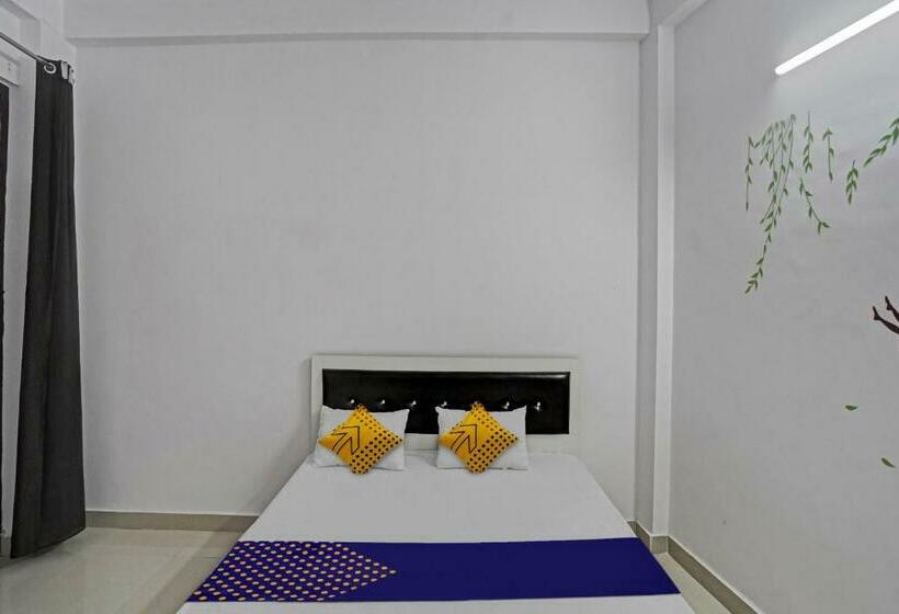 호텔 Spot On J S Residency