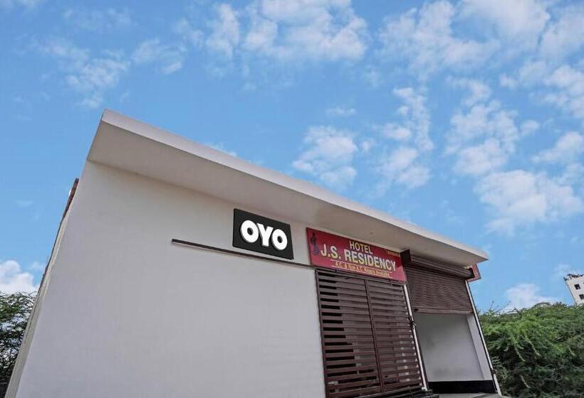 호텔 Spot On J S Residency