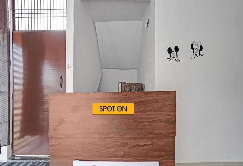 호텔 Spot On J S Residency