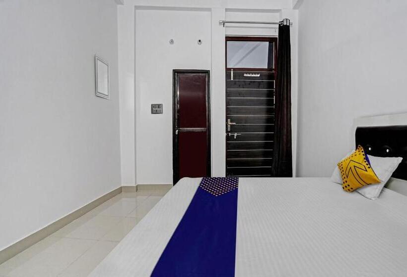 호텔 Spot On J S Residency