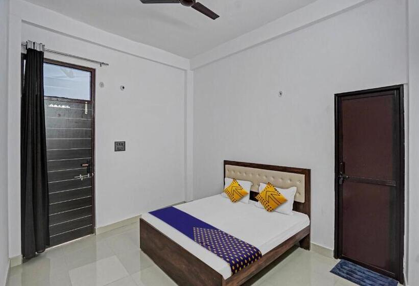 호텔 Spot On J S Residency