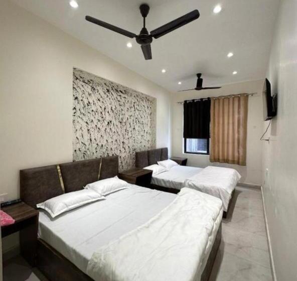 پانسیون Crysta Guest House