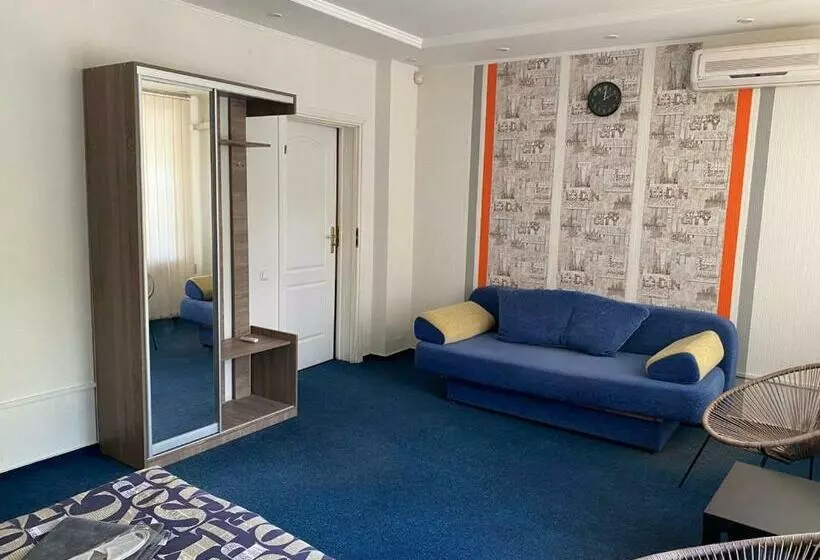 Uneed Rooms Podil