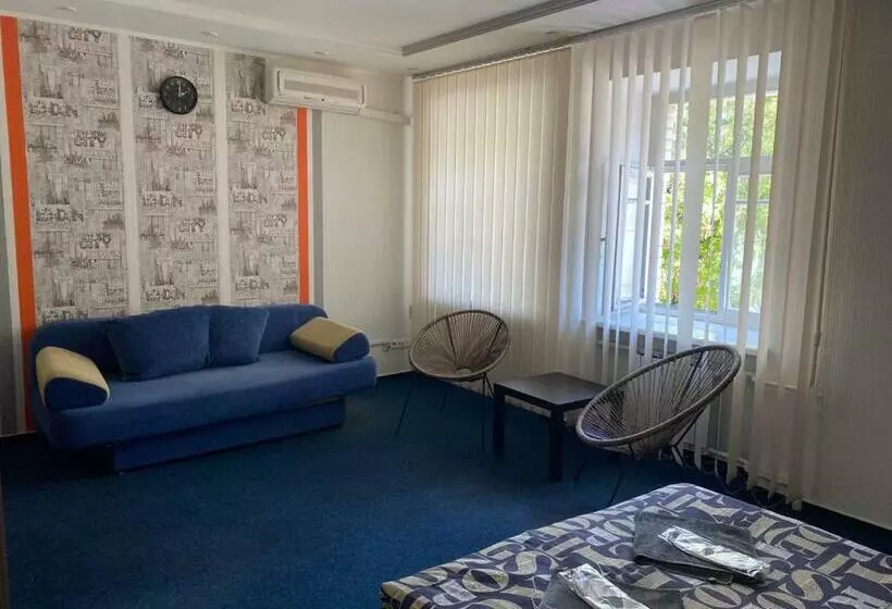 Uneed Rooms Podil