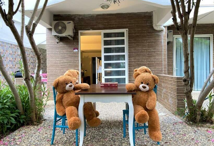 Schronisko Anjeli̇q Social Hub