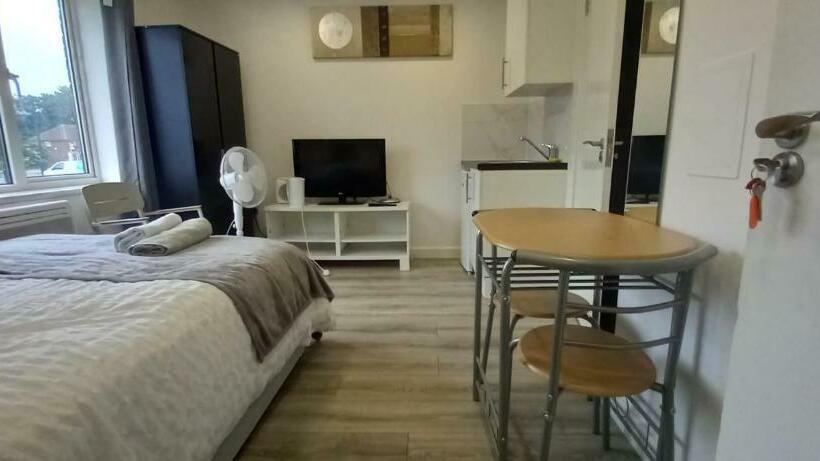 فندق صغير Stylish Home From Home