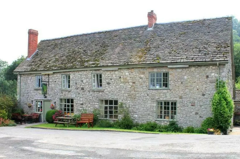 Retkeilymaja The Harp Inn