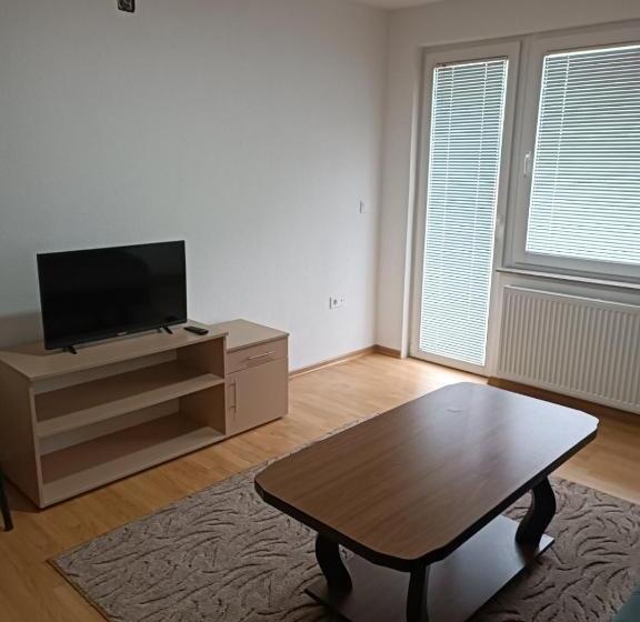 پانسیون 2bdr Apt With Balcony With View Free Parking