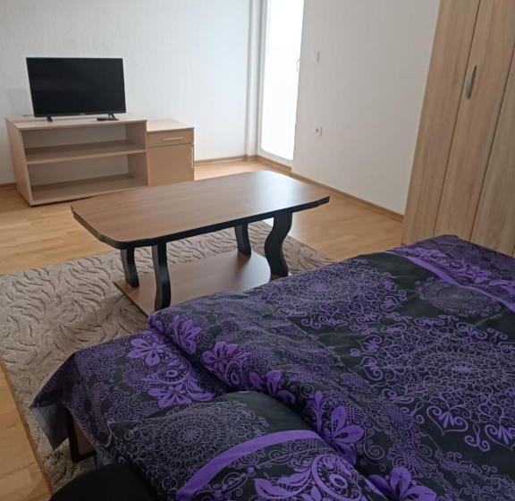 پانسیون 2bdr Apt With Balcony With View Free Parking