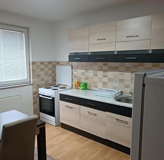 پانسیون 2bdr Apt With Balcony With View Free Parking