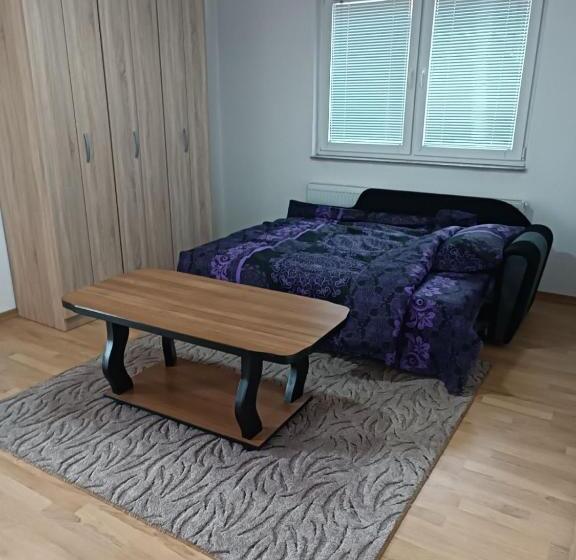 پانسیون 2bdr Apt With Balcony With View Free Parking