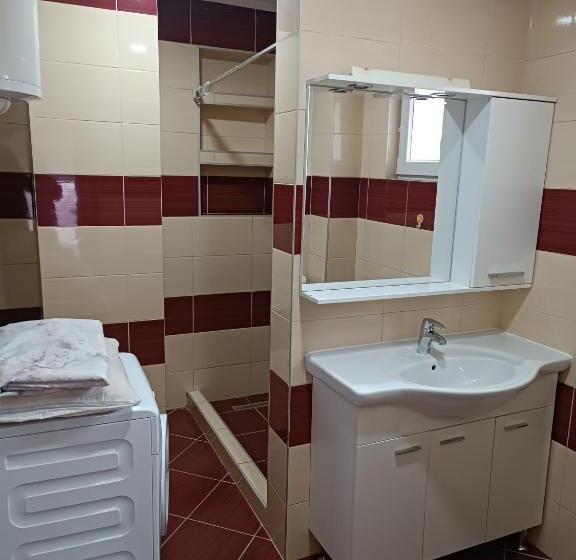 پانسیون 2bdr Apt With Balcony With View Free Parking