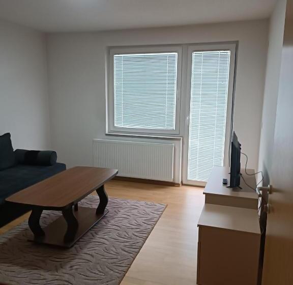 پانسیون 2bdr Apt With Balcony With View Free Parking