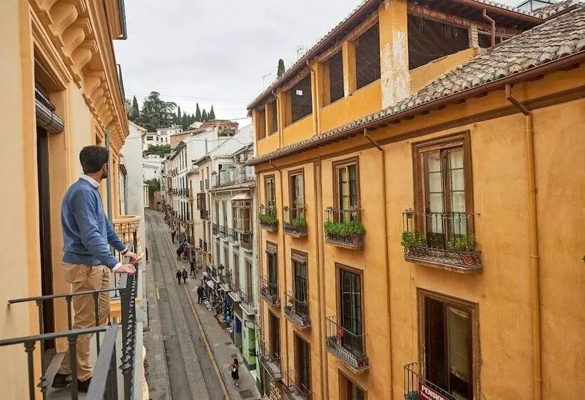 Hôtel (catégorie 1/2 *) AMC Granada