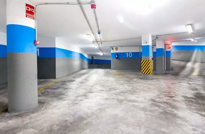 Hôtel (catégorie 1/2 *) AMC Granada