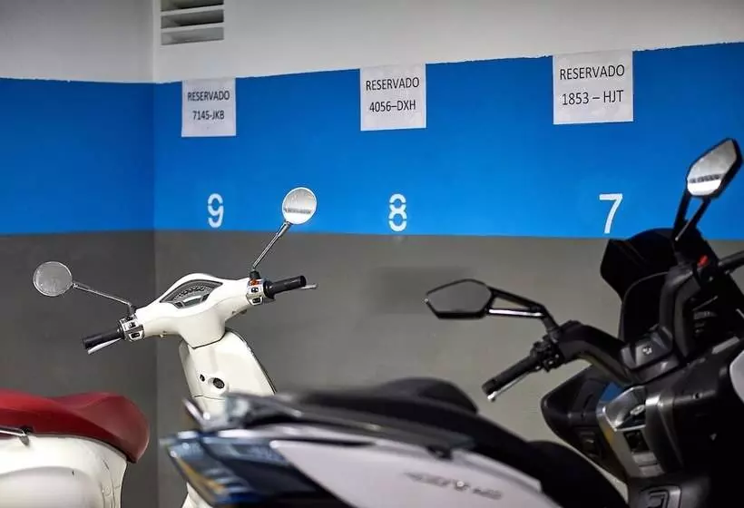 Hôtel (catégorie 1/2 *) AMC Granada