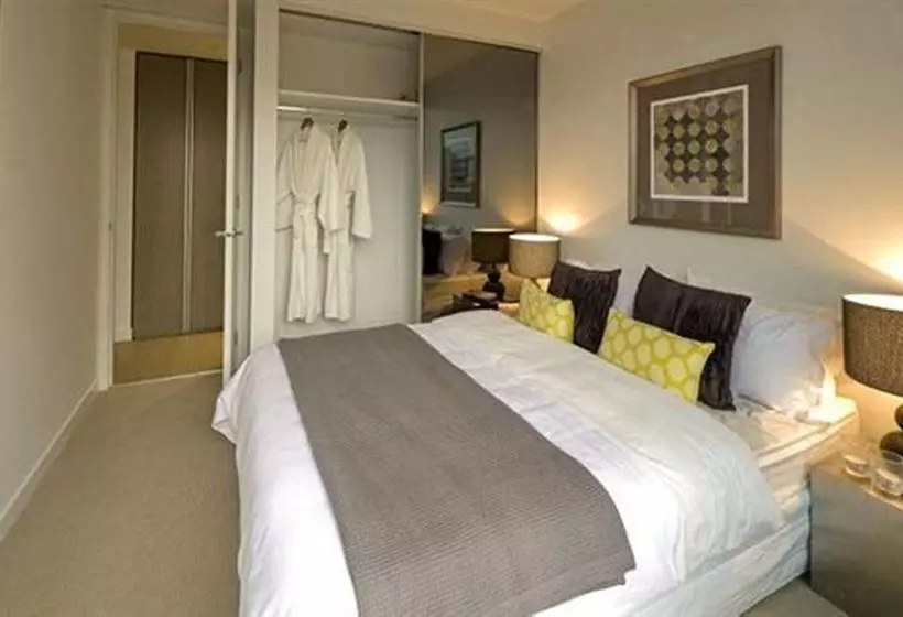 Отель Apartments Melbourne Domain - South Melbourne Albert Road