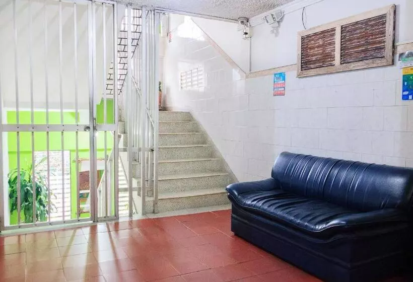 هتل Ayenda 1506 La Puerta Del Sol