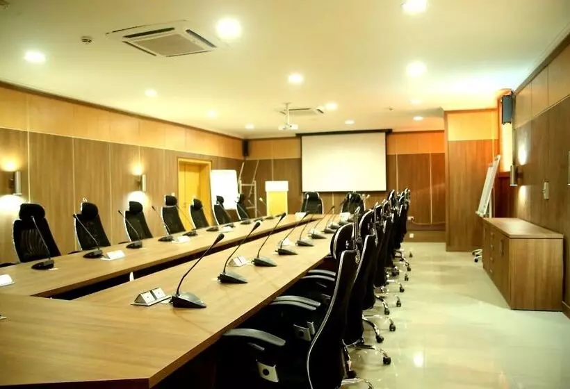 هتل Best Western Plus Elomaz