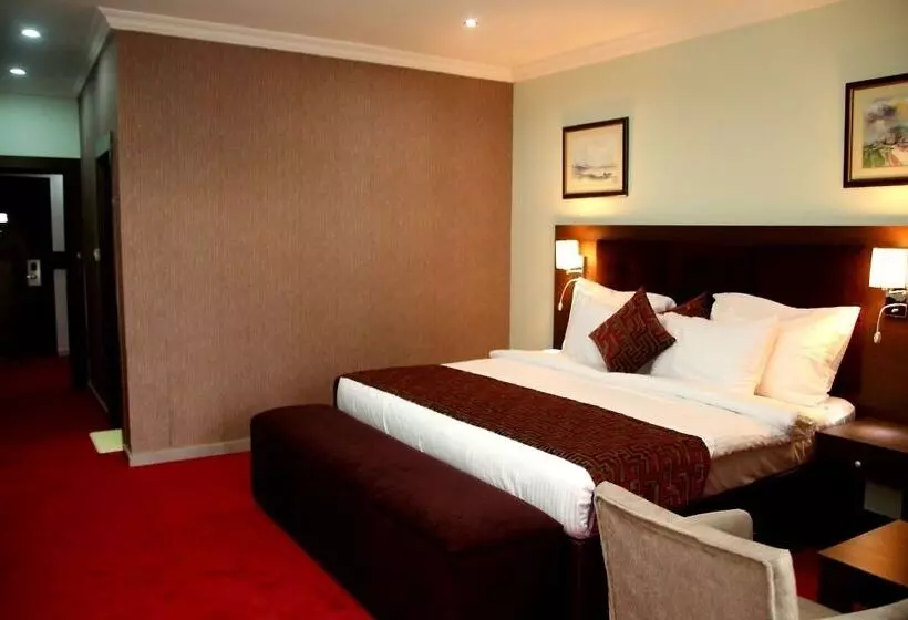 هتل Best Western Plus Elomaz