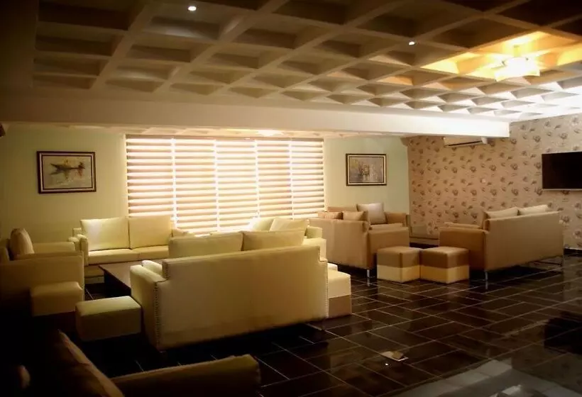 هتل Best Western Plus Elomaz