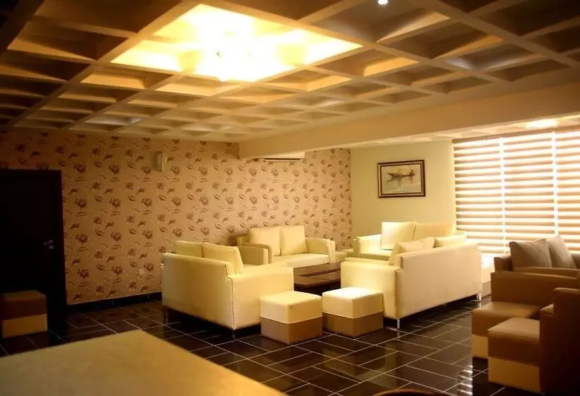 هتل Best Western Plus Elomaz