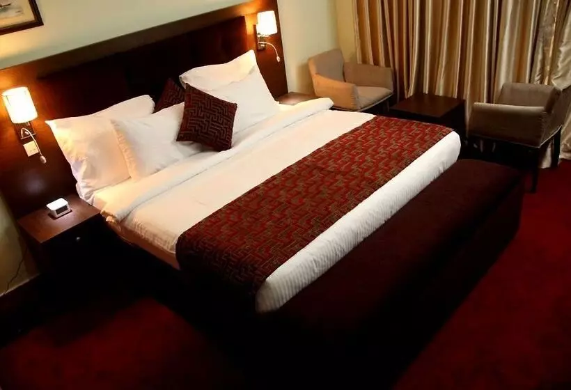 هتل Best Western Plus Elomaz