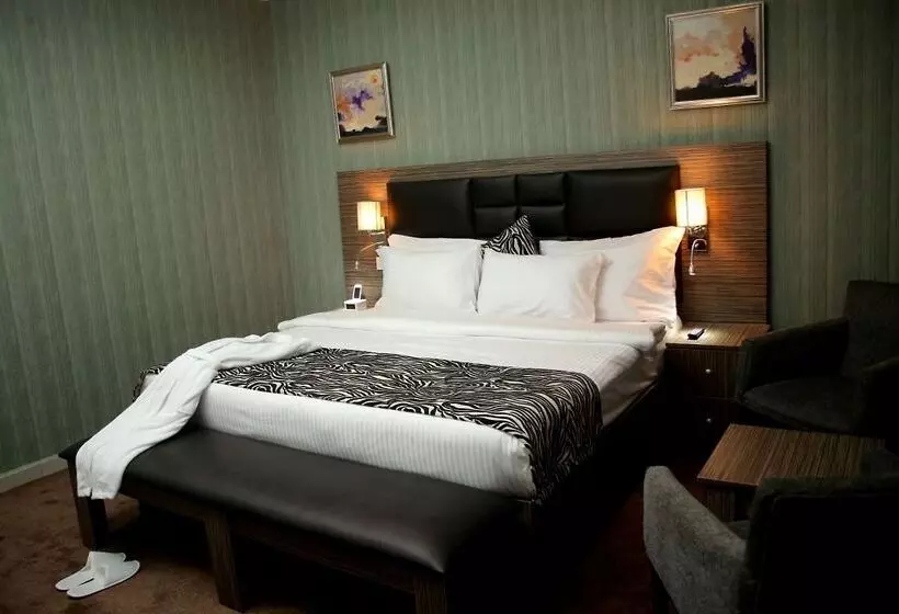 هتل Best Western Plus Elomaz